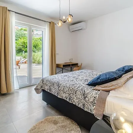 Apartamento Janie - With Pool Splitska